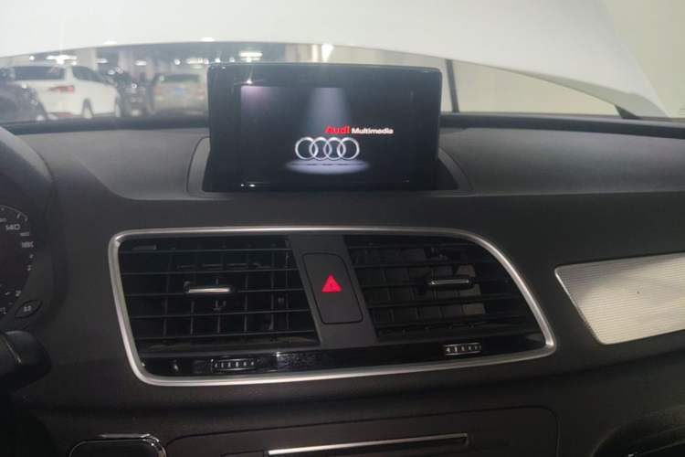 Used Audi Q3 2017 35 TFSI Style Edition Audio And AC Panel