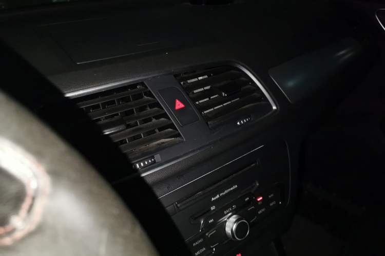 Used Audi Q3 2017 35 TFSI Fashion Model Audio And AC Panel