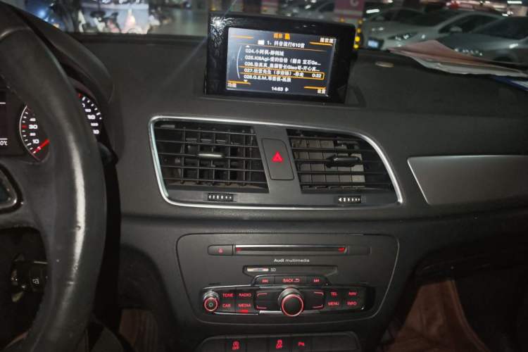 Used Audi Q3 2017 30 TFSI Fashion Model Audio And AC Panel