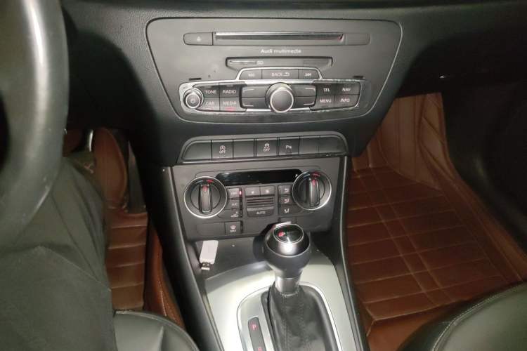 Used Audi Q3 2017 30 TFSI Fashion Model Audio And AC Panel