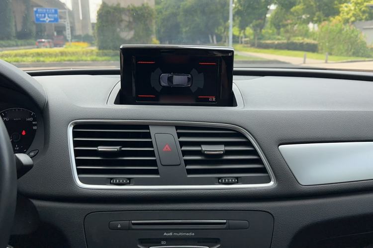 Used Audi Q3 2017 30 TFSI Fashion Model Audio And AC Panel