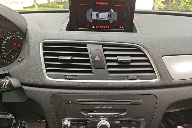 Used Audi Q3 2017 30 TFSI Fashion Model Audio And AC Panel
