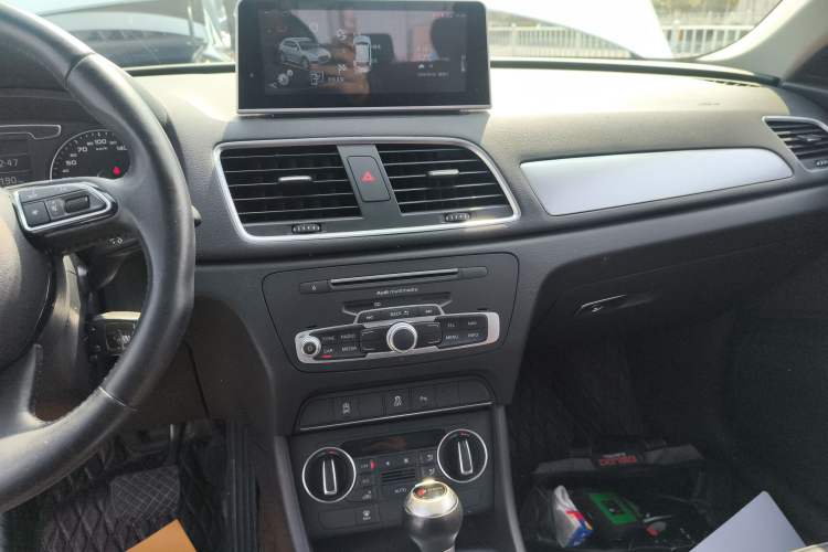 Used Audi Q3 2017 30 TFSI Fashion Model Audio And AC Panel