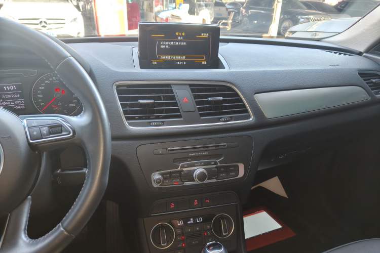 Used Audi Q3 2017 30 TFSI Fashion Model Audio And AC Panel