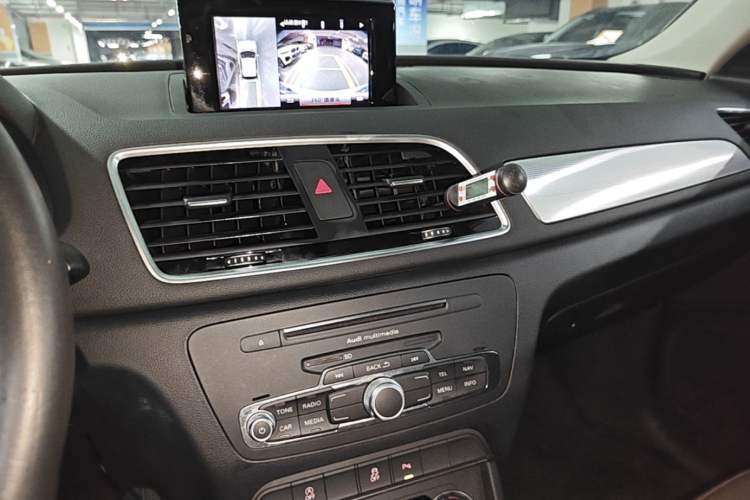 Used Audi Q3 2017 35 TFSI Fashion Model Audio And AC Panel