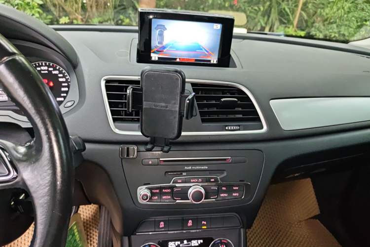 Used Audi Q3 2017 30 TFSI Fashion Model Audio And AC Panel