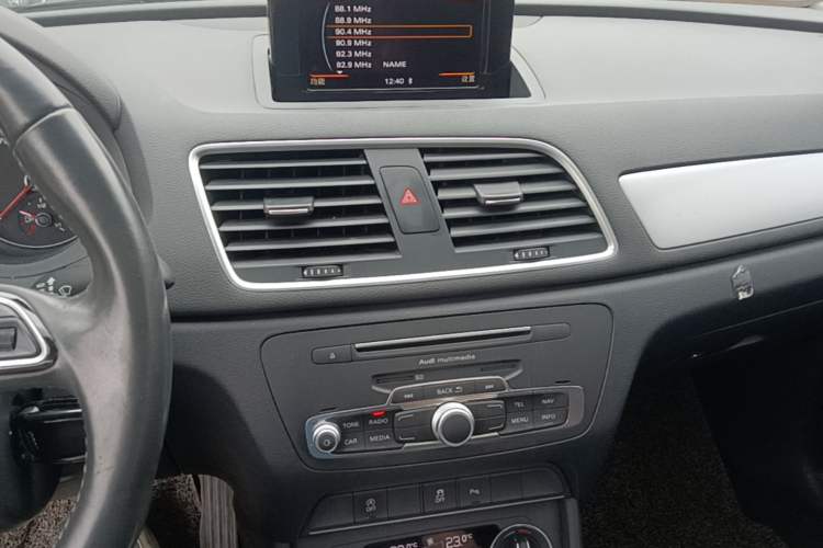 Used Audi Q3 2017 30 TFSI Fashion Model Audio And AC Panel