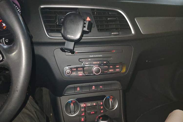 Used Audi Q3 2017 30 TFSI Fashion Model Audio And AC Panel