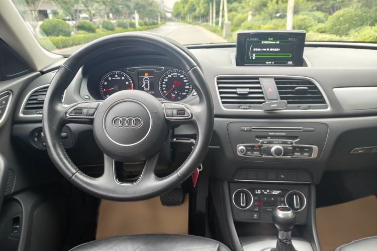 Used Audi Q3 2017 35 TFSI Fashion Model Audio And AC Panel