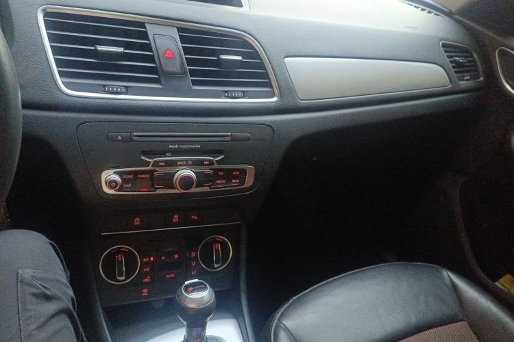 Used Audi Q3 2017 30 TFSI Fashion Model Audio And AC Panel