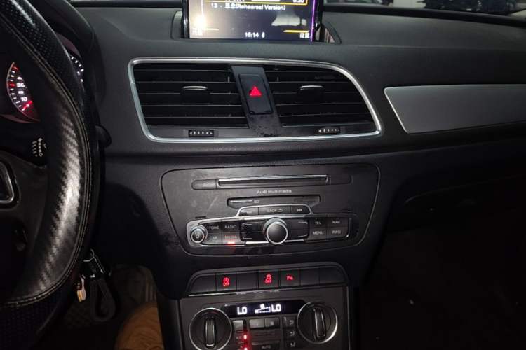Used Audi Q3 2017 35 TFSI Fashion Model Audio And AC Panel