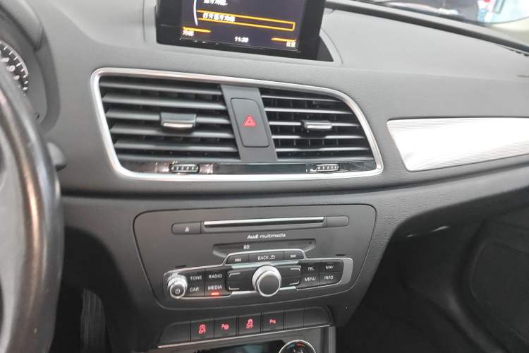 Used Audi Q3 2017 30 TFSI Fashion Model Audio And AC Panel