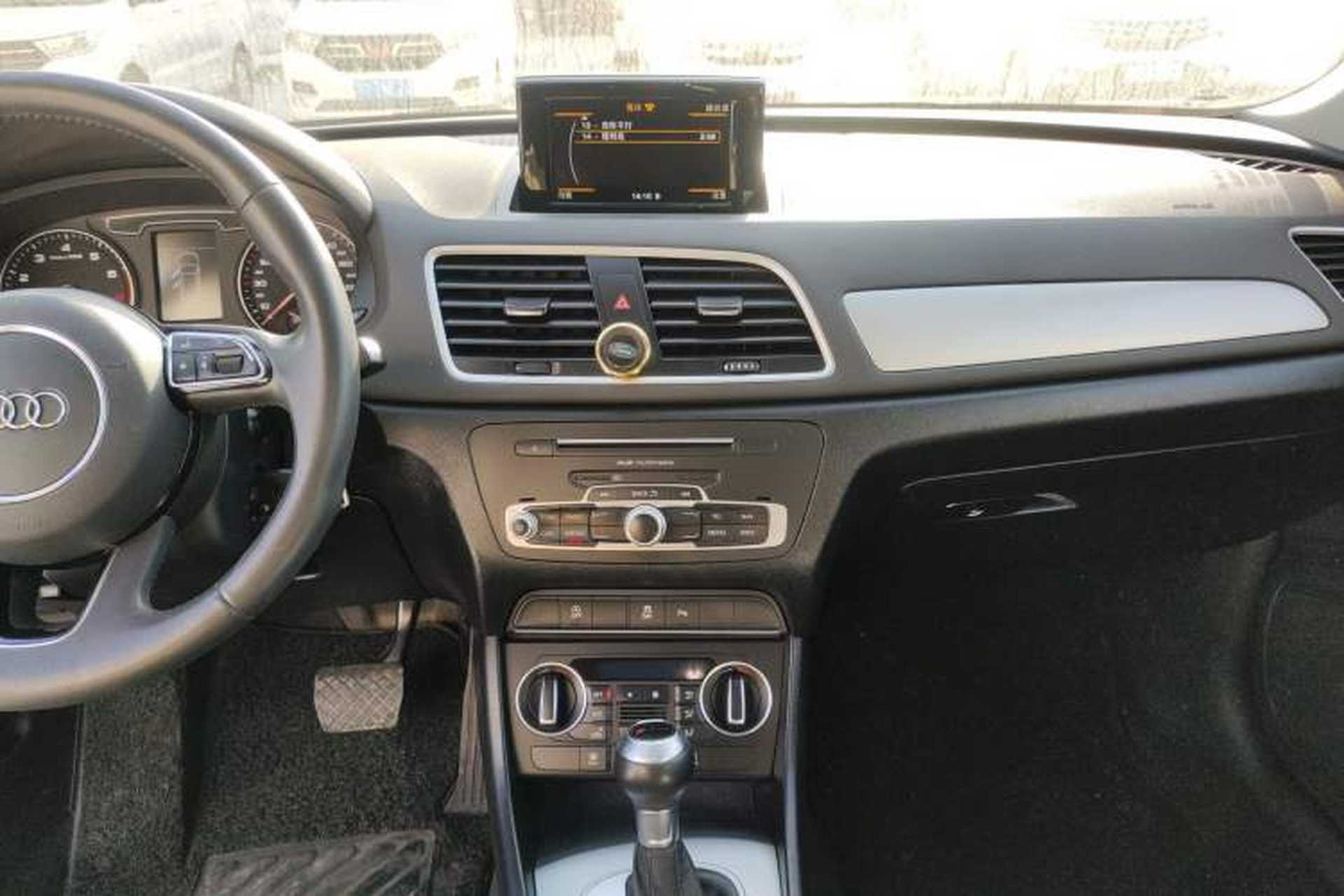 Used Audi Q3 2017 35 TFSI Fashion Model Audio And AC Panel