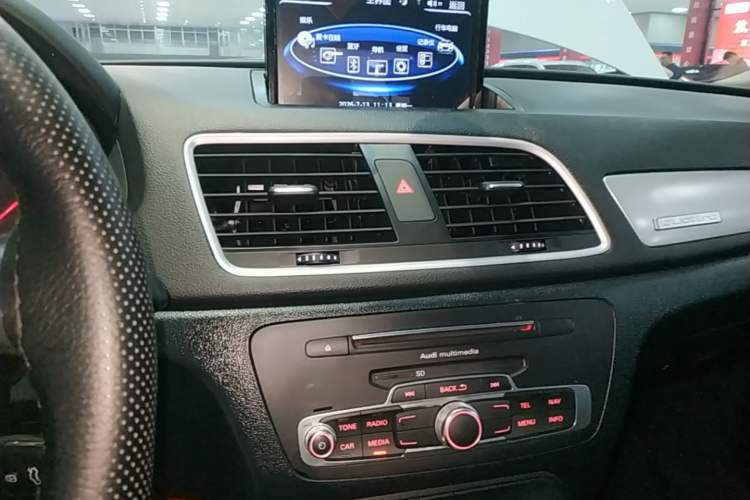 Used Audi Q3 2017 30 TFSI Fashion Model Audio And AC Panel