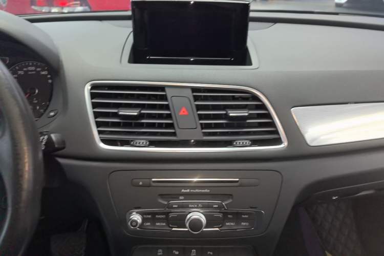 Used Audi Q3 2017 30 TFSI Fashion Model Audio And AC Panel
