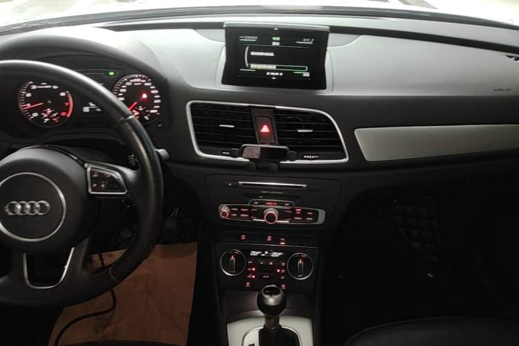 Used Audi Q3 2017 30 TFSI Fashion Model Audio And AC Panel
