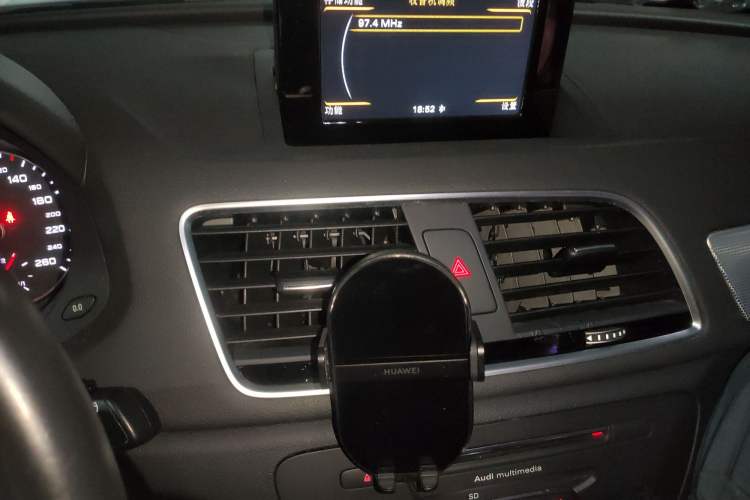 Used Audi Q3 2017 35 TFSI quattro all-wheel-drive sport model Audio And AC Panel
