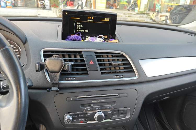 Used Audi Q3 2017 30 TFSI Fashion Model Audio And AC Panel
