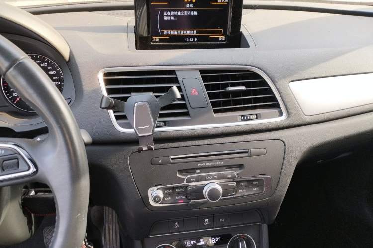Used Audi Q3 2017 30 TFSI Fashion Model Audio And AC Panel