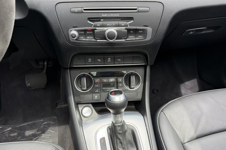 Used Audi Q3 2017 30 TFSI Fashion Model Audio And AC Panel