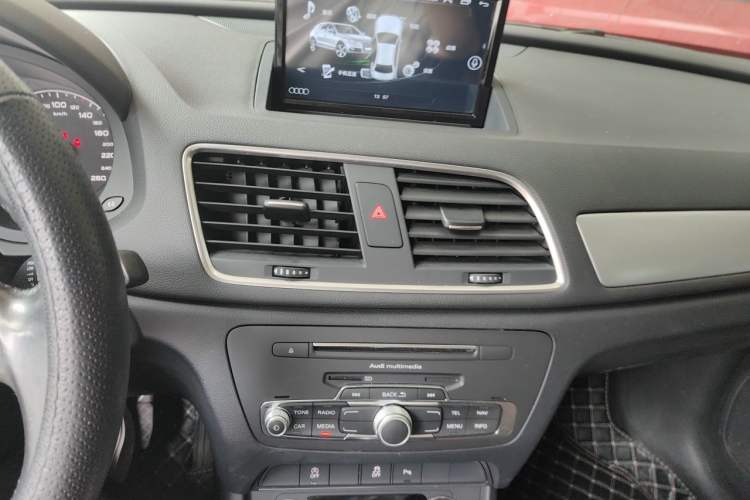 Used Audi Q3 2017 35 TFSI Fashion Model Audio And AC Panel
