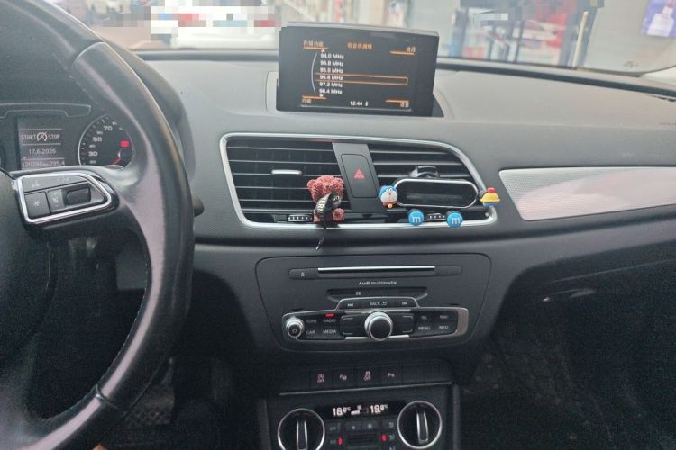Used Audi Q3 2017 30 TFSI Fashion Model Audio And AC Panel