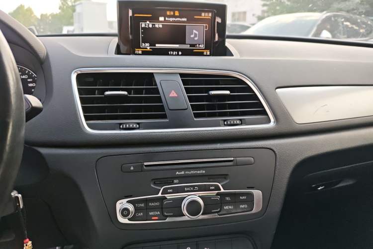 Used Audi Q3 2017 30 TFSI Fashion Model Audio And AC Panel
