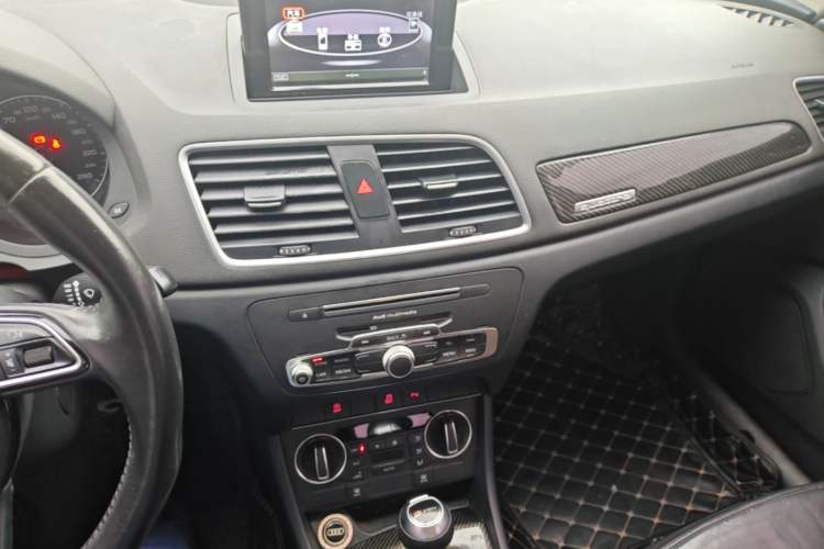 Used Audi Q3 2017 30 TFSI Fashion Model Audio And AC Panel