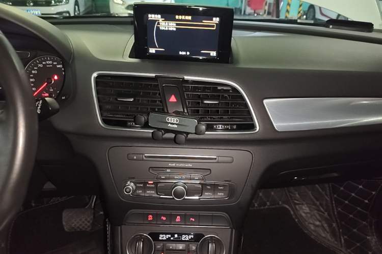 Used Audi Q3 2017 35 TFSI Style Edition Audio And AC Panel