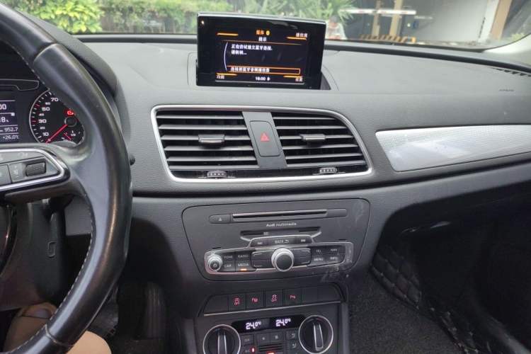 Used Audi Q3 2017 30 TFSI Fashion Model Audio And AC Panel