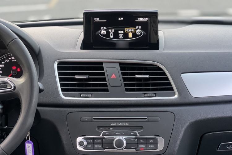 Used Audi Q3 2017 30 TFSI Fashion Model Audio And AC Panel