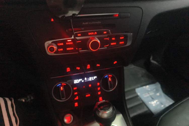 Used Audi Q3 2017 35 TFSI quattro all-wheel drive fashion model Audio And AC Panel