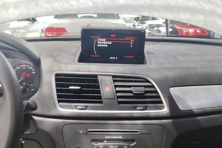 Used Audi Q3 2017 30 TFSI Fashion Model Audio And AC Panel