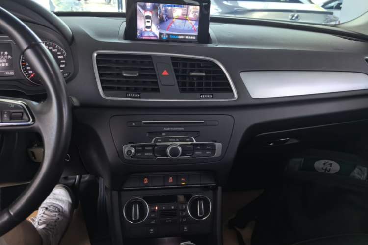 Used Audi Q3 2017 35 TFSI Fashion Model Audio And AC Panel