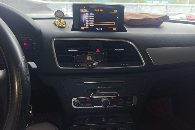 Used Audi Q3 2017 30 TFSI Fashion Model Audio And AC Panel