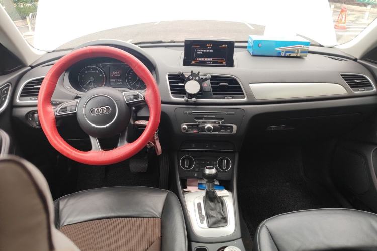 Used Audi Q3 2017 35 TFSI Fashion Model Center Console