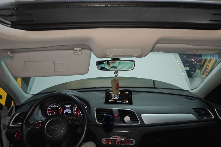 Used Audi Q3 2017 30 TFSI Fashion Model Center Console