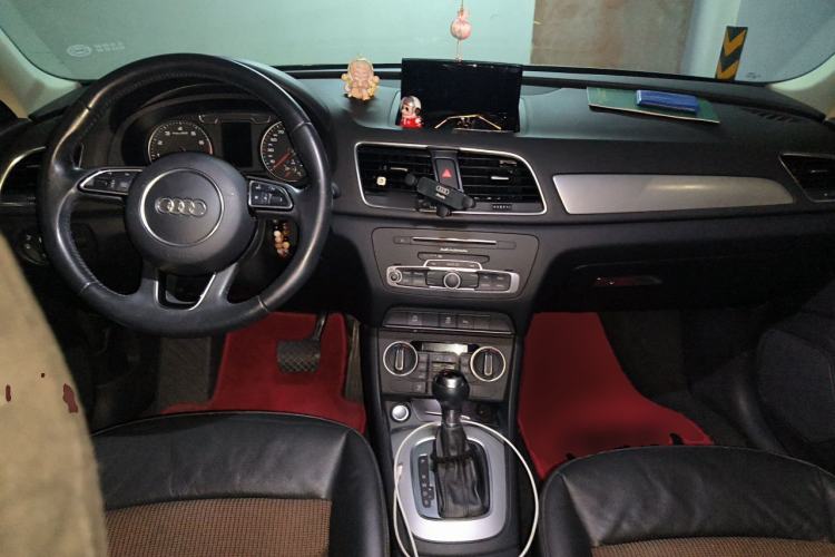 Used Audi Q3 2017 30 TFSI Fashion Model Center Console