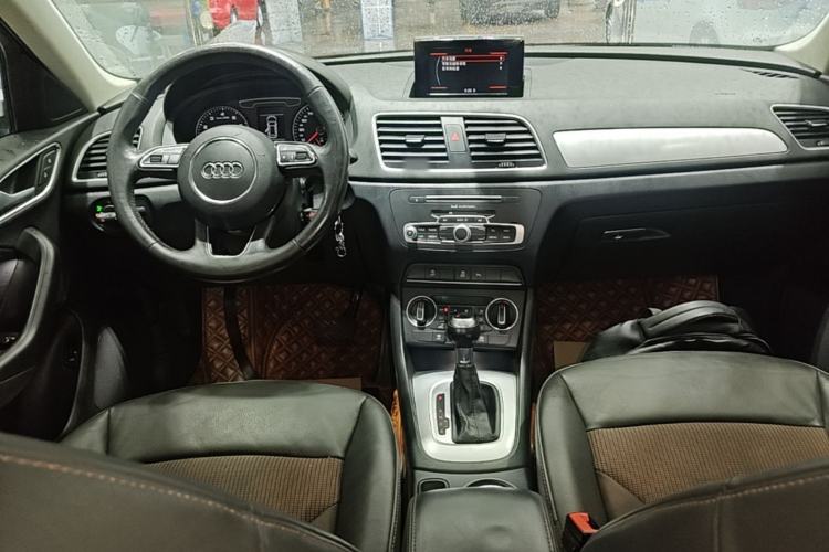 Used Audi Q3 2017 30 TFSI Fashion Model Center Console