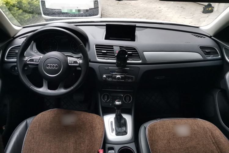 Used Audi Q3 2017 30 TFSI Fashion Model Center Console