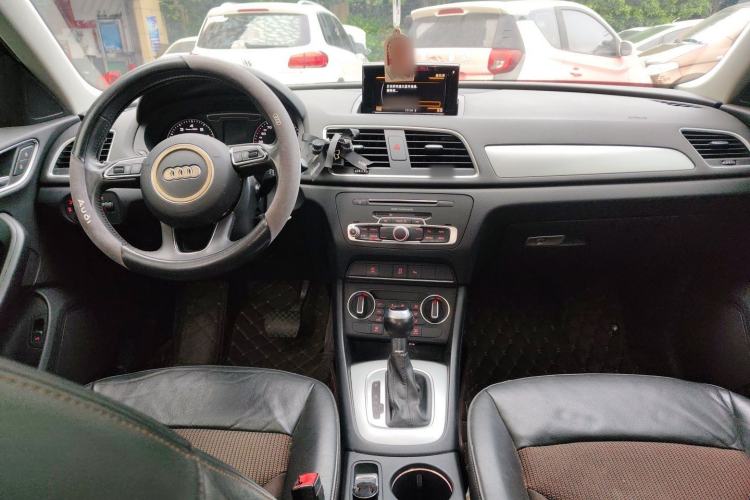 Used Audi Q3 2017 30 TFSI Fashion Model Center Console