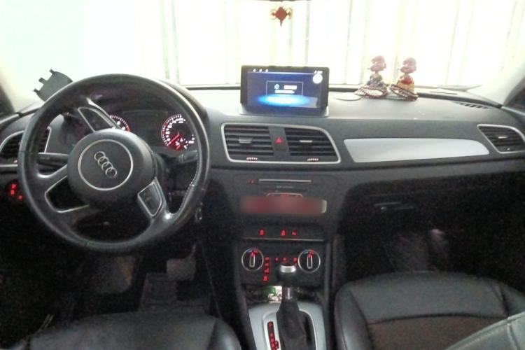 Used Audi Q3 2017 30 TFSI Fashion Model Center Console