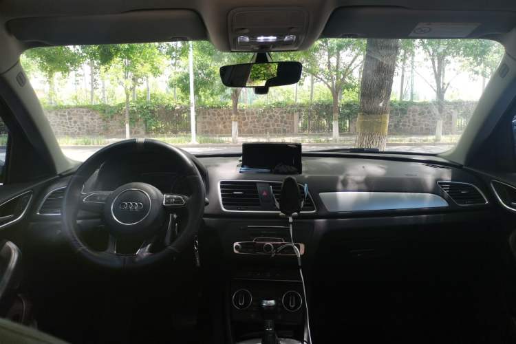 Used Audi Q3 2017 30 TFSI Fashion Model Center Console