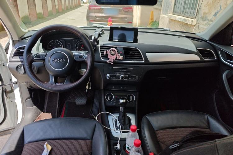 Used Audi Q3 2017 30 TFSI Fashion Model Center Console