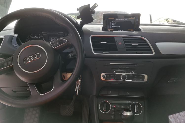 Used Audi Q3 2017 30 TFSI Fashion Model Center Console
