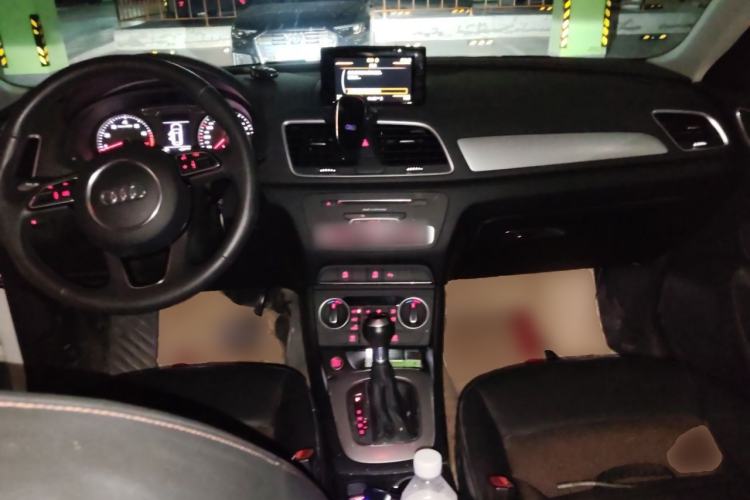 Used Audi Q3 2017 30 TFSI Standard Model Center Console