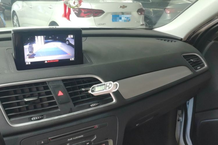 Used Audi Q3 2017 35 TFSI Fashion Model Center Console