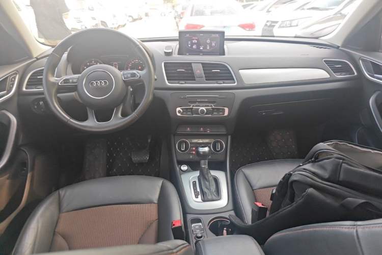 Used Audi Q3 2017 35 TFSI Fashion Model Center Console