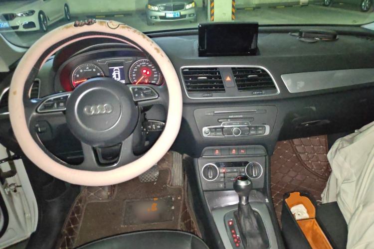Used Audi Q3 2017 35 TFSI Fashion Model Center Console