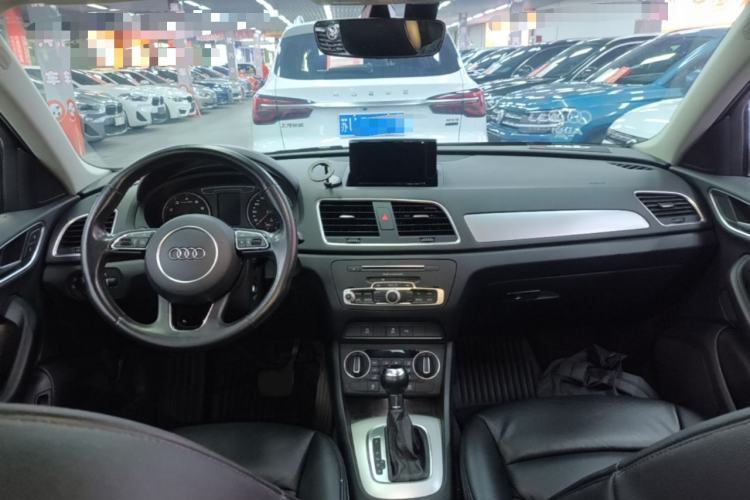 Used Audi Q3 2017 35 TFSI Fashion Model Center Console